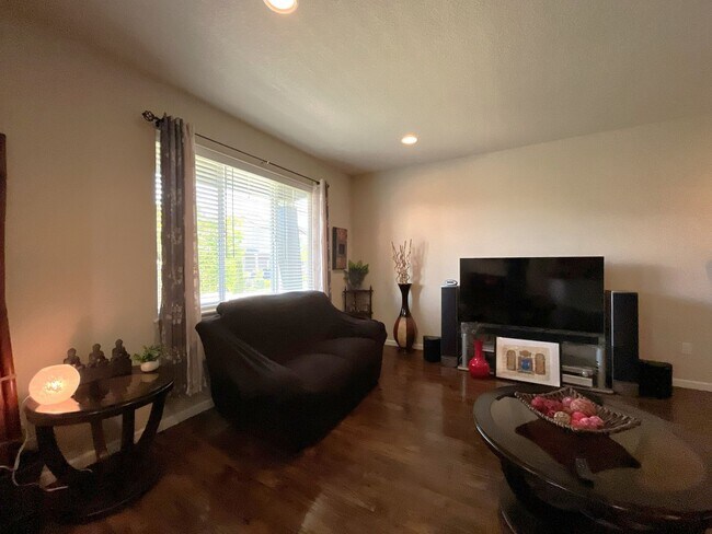Building Photo - Stunning 4 Bedroom + Loft Bethany Home with Open Layout, Stainless Steel Kitchen, Two Car Garage ...