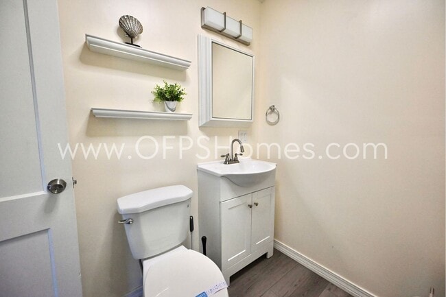 Building Photo - 305 Okaloosa Rd NE