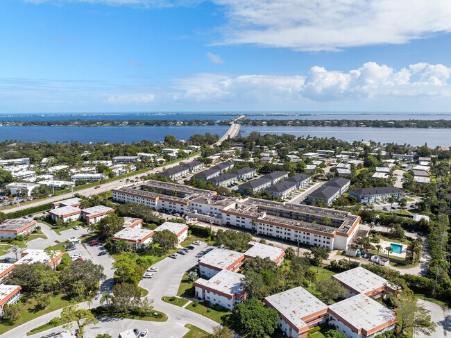 Building Photo - 2600 SE Ocean Blvd
