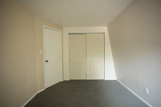 Building Photo - 604 Marine St