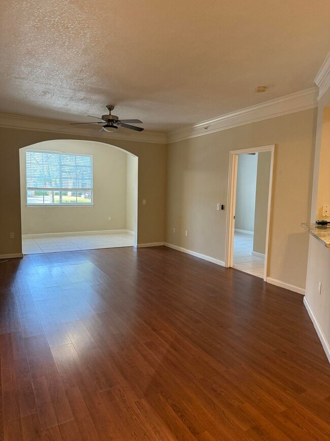 Building Photo - 1111 Myrtlewood Cir E