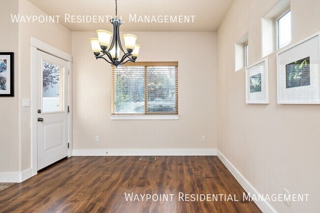 Building Photo - 2686 Vallin Ave N