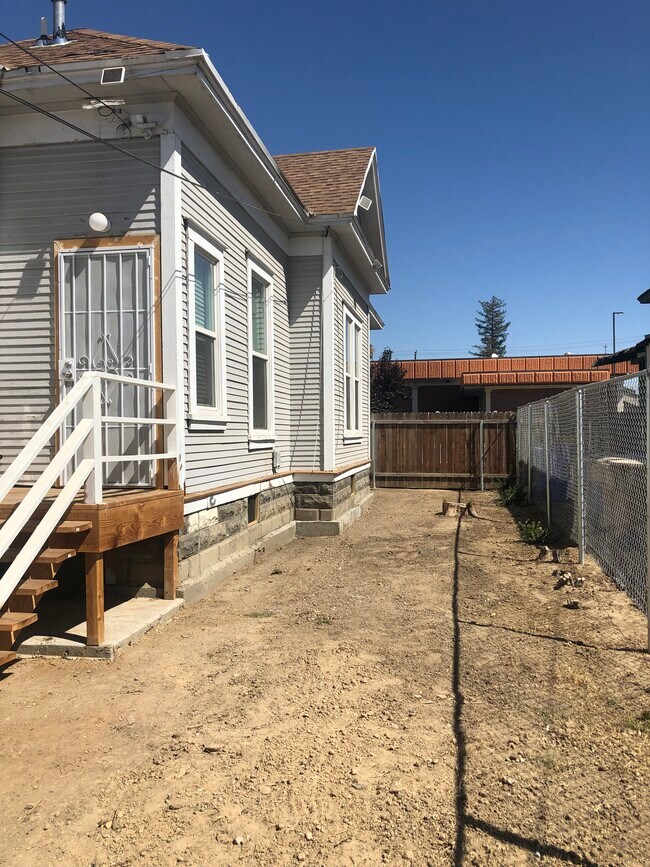 Building Photo - 717 Monterey St