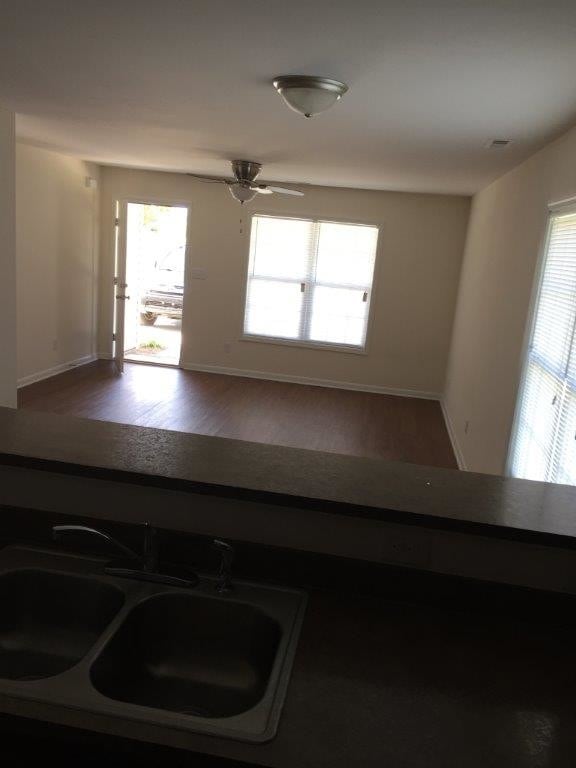 Building Photo - 1422 W Cole St