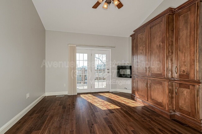 Building Photo - 8914 Hilltop Manor Dr