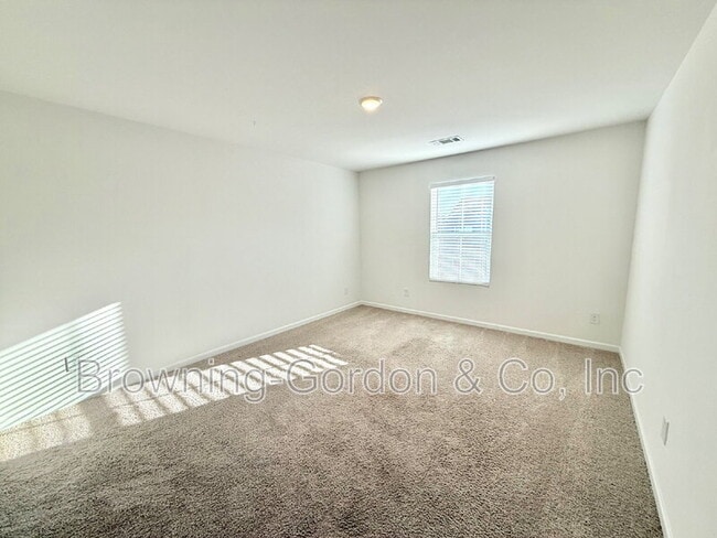 Building Photo - 106 Glacier Wy