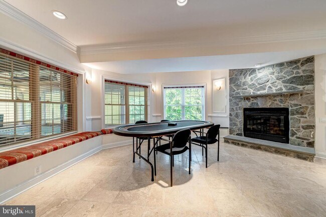 Building Photo - 18852 Ridgeback Ct