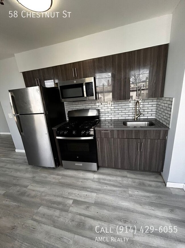 Building Photo - 58 Chestnut St