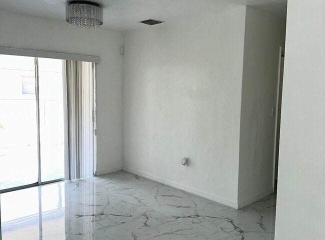 Building Photo - 20701 NW 34th Ct