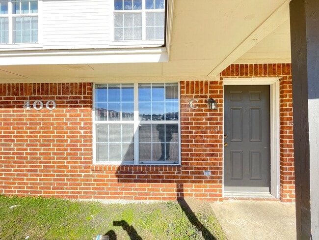 Building Photo - 400 Brittney Way