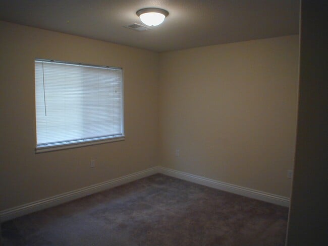 Building Photo - 110 Montalto Dr