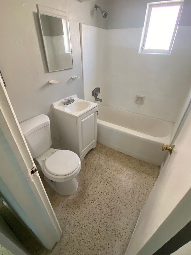 Building Photo - 711 Gotham Ct