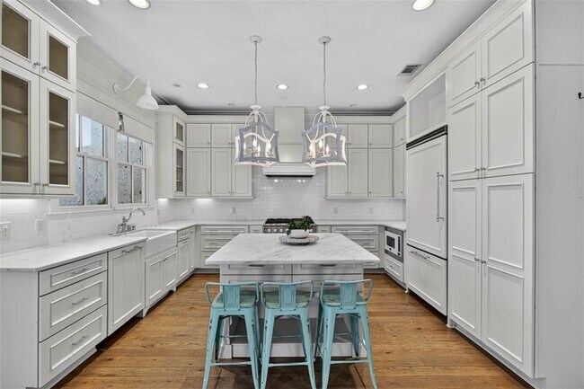 Building Photo - 1030 Village Oaks Ln