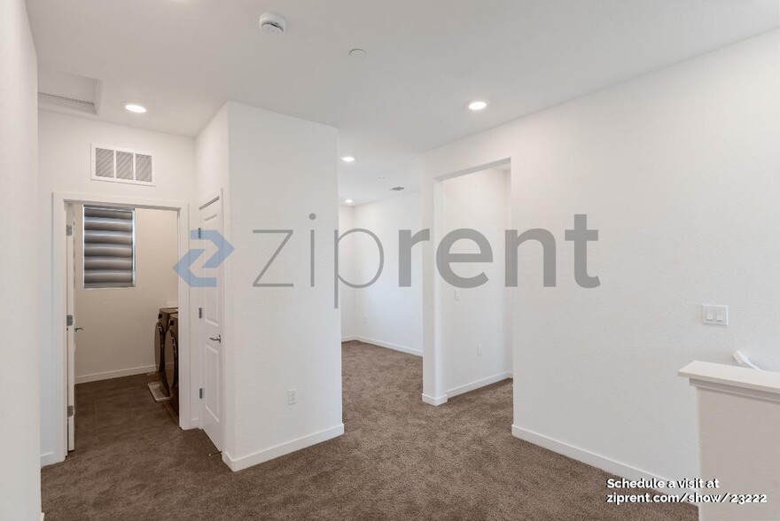 Building Photo - Unit