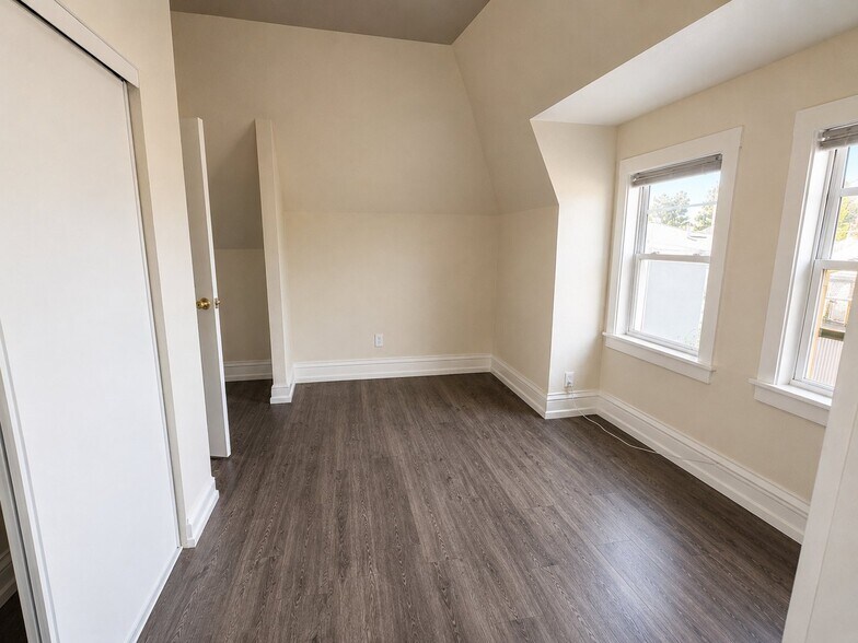Building Photo - 321 S Orange Ave