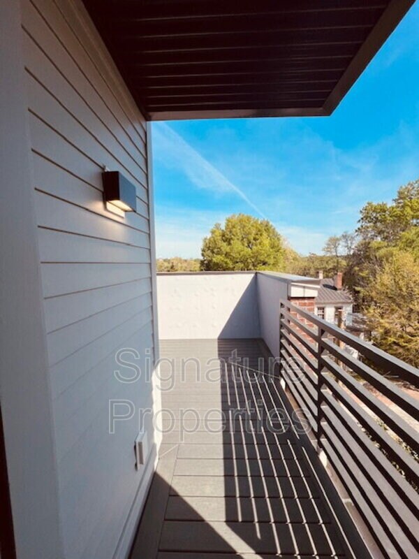 Building Photo - 712 High St