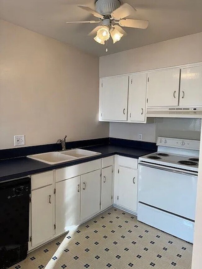 Building Photo - Cozy 1-Bedroom Apartment in the Heart of East Nashville