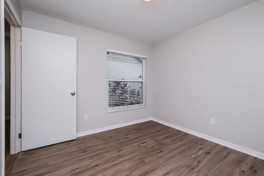 Building Photo - 1111 Tuxford Dr