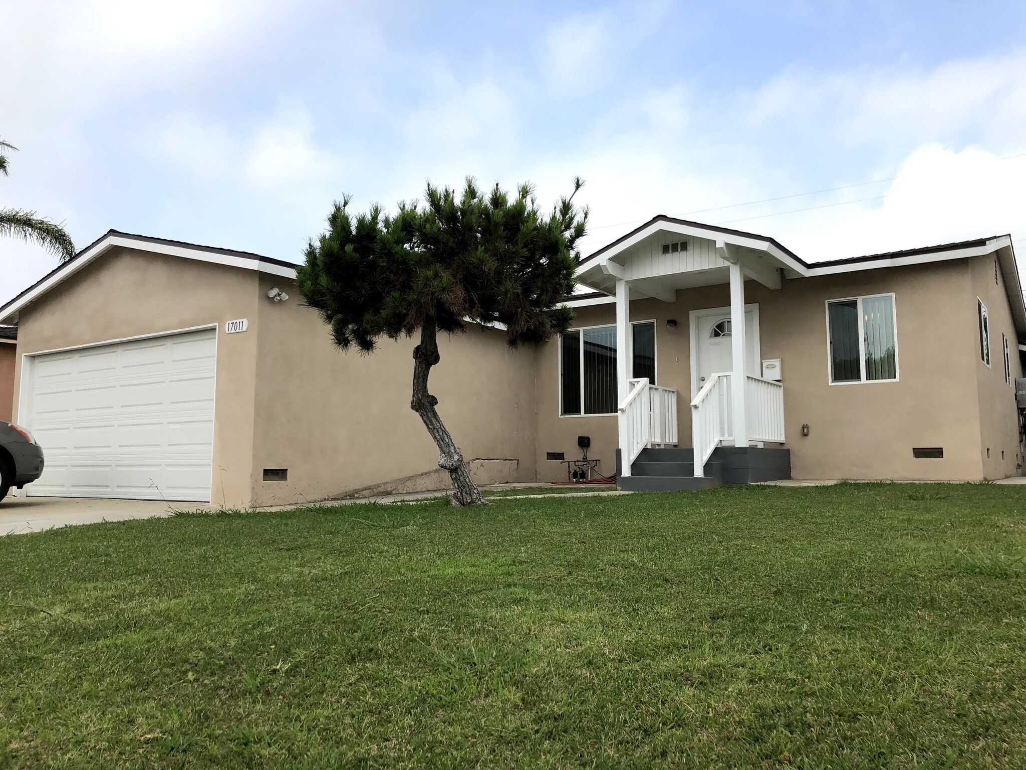 Building Photo - 17011 La Salle Ave