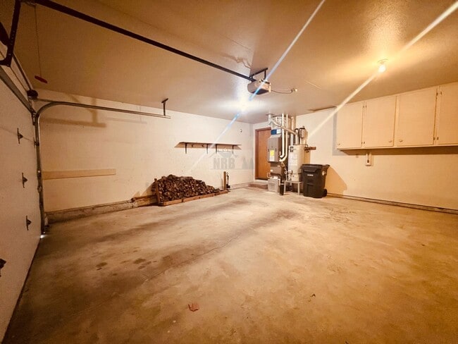 Building Photo - Absolutely Gorgeous Single Family Home located at Olympia!