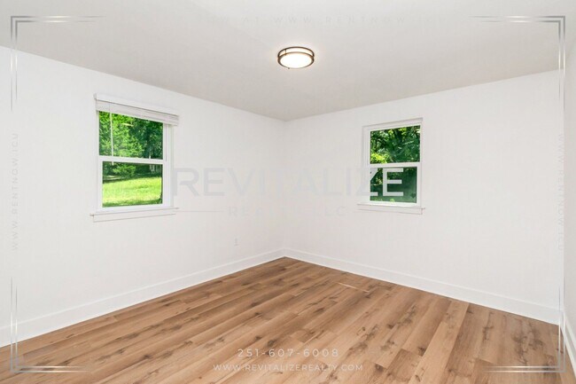 Building Photo - 2365 Sybel Dr