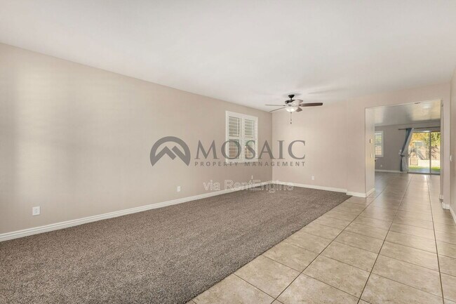 Building Photo - 2464 E Hazeltine Way