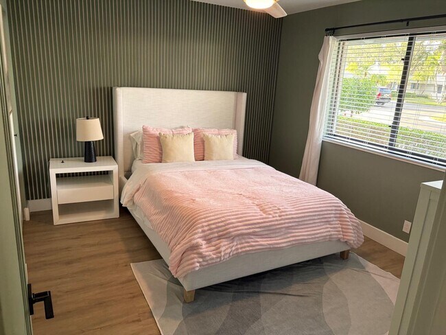 Building Photo - 202 Club Dr