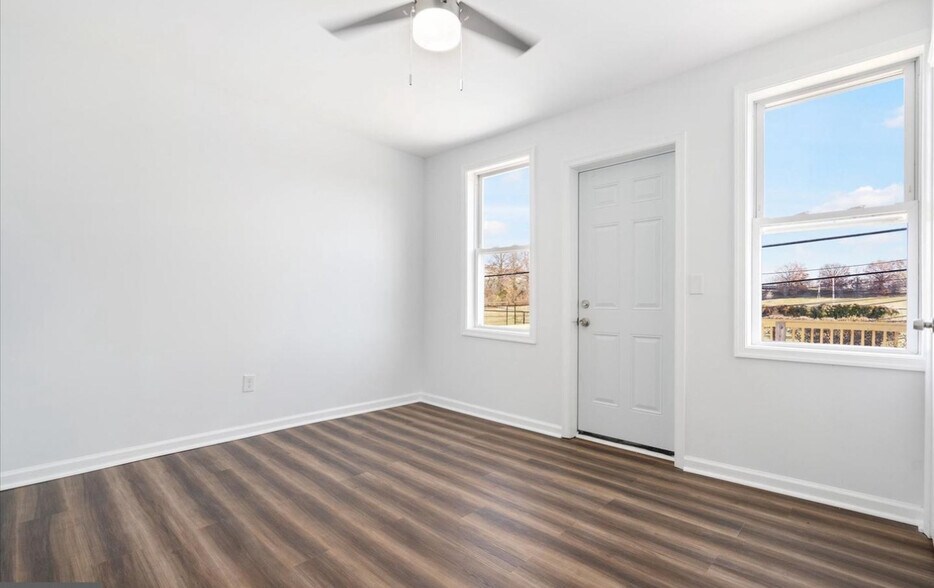 Building Photo - 905 N Linwood Ave