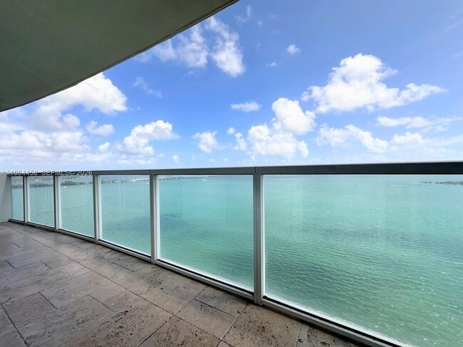 Building Photo - 665 NE 25th St