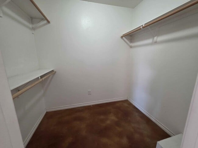 Building Photo - 511 Avenue K