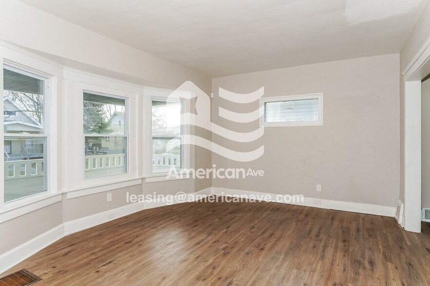 Building Photo - 1542 E 173rd St