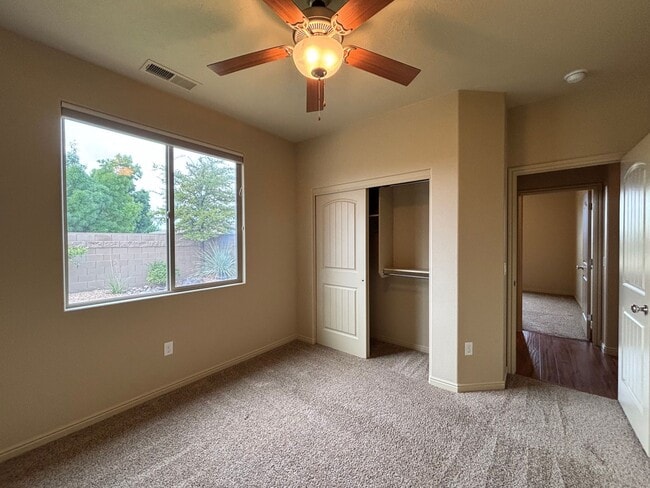 Building Photo - SPACIOUS HOME FOR RENT!