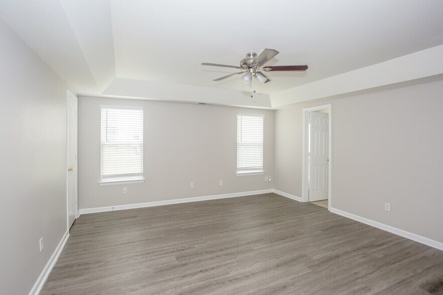 Building Photo - 1470 Kindred Cir NW