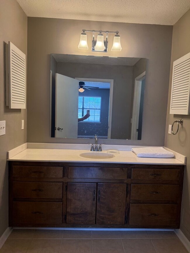 Building Photo - 133 River Ridge Rd