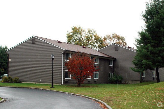 Building Photo - Burt Farms Apartments