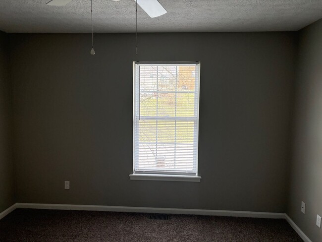 Building Photo - 804 Barry Ct