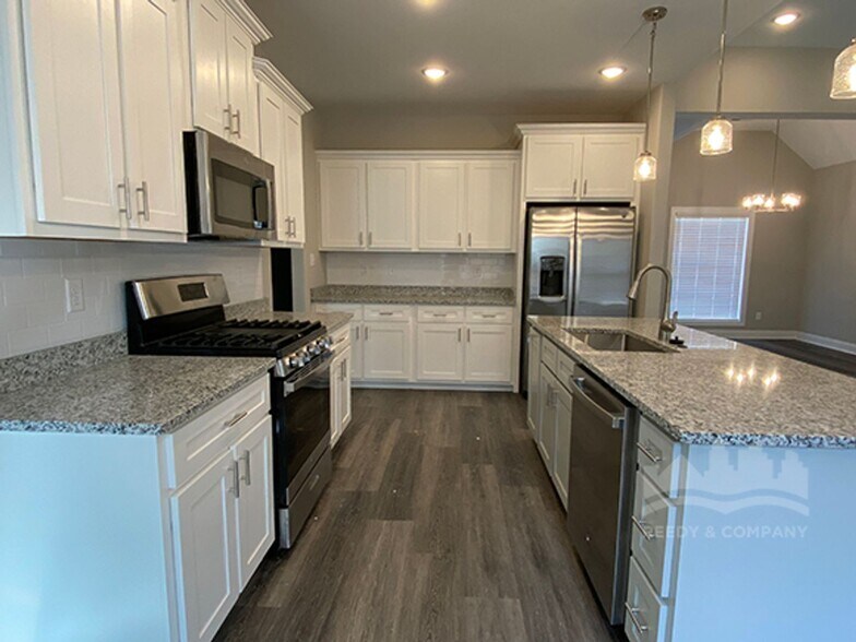 Building Photo - 547 Rosalie Woods Dr