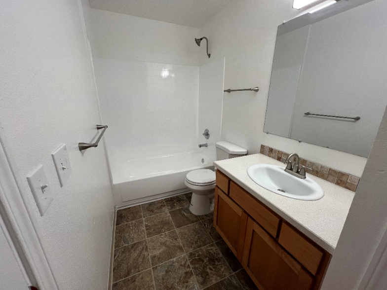 Building Photo - 17250 SW Heritage Ct