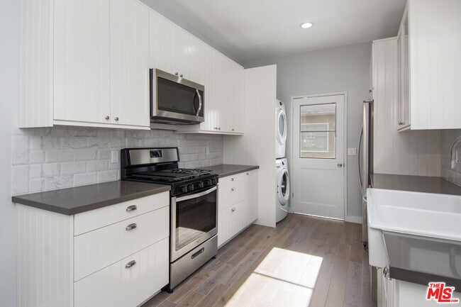 Building Photo - 111 S Harper Ave