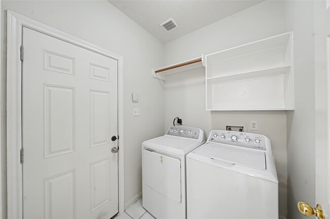 Building Photo - 1202 Woodley Bend