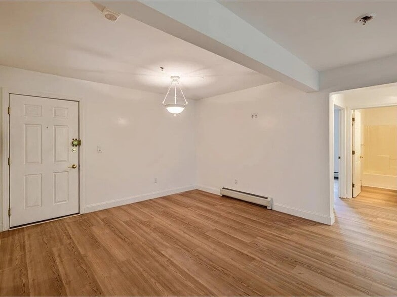 Building Photo - 301 Hildred Dr