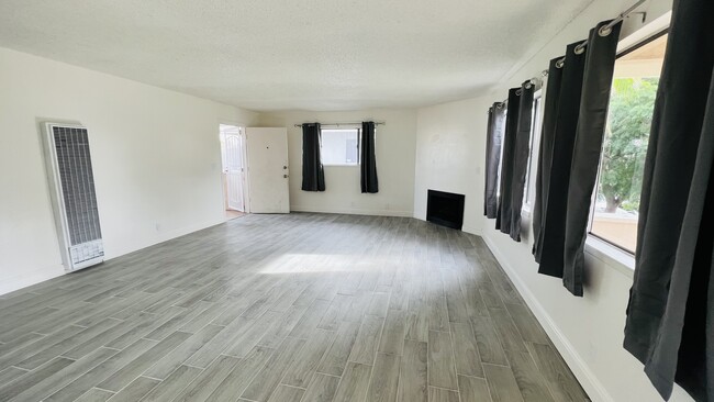 Building Photo - 723 Ivywood Dr