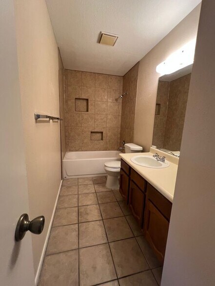 Building Photo - 7136 Rimwood
