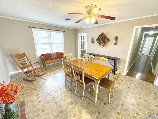 Building Photo - 1409 N Houston St