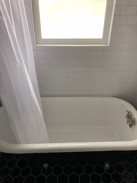 Building Photo - 426 E Helen St