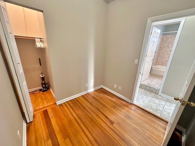 Building Photo - 851 N Ashland Ave