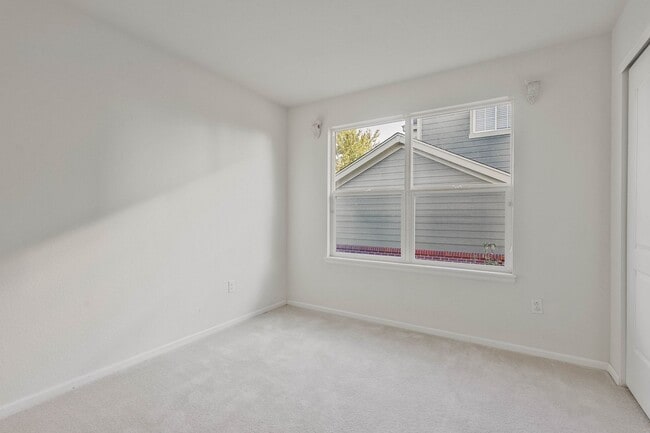 Building Photo - 6756 Solana Dr