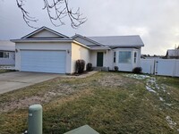 Building Photo - WINTER SPECIAL! Beautiful 4 bedroom 2 bath...