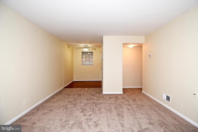 Building Photo - 4655 28th Rd S