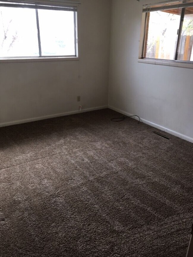 Building Photo - Warm and Welcoming Duplex with Private Yard in Fort Collins